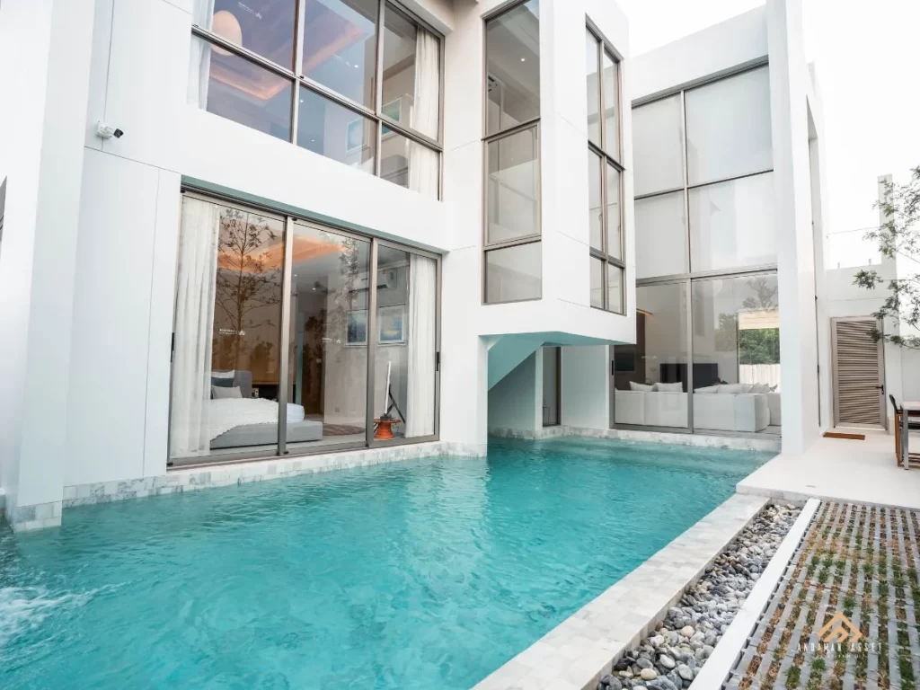 luxury pool villas